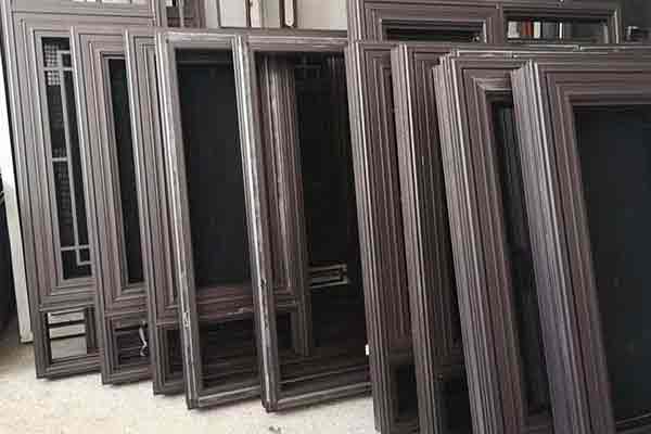 鋁合金仿古門(mén)窗圖片